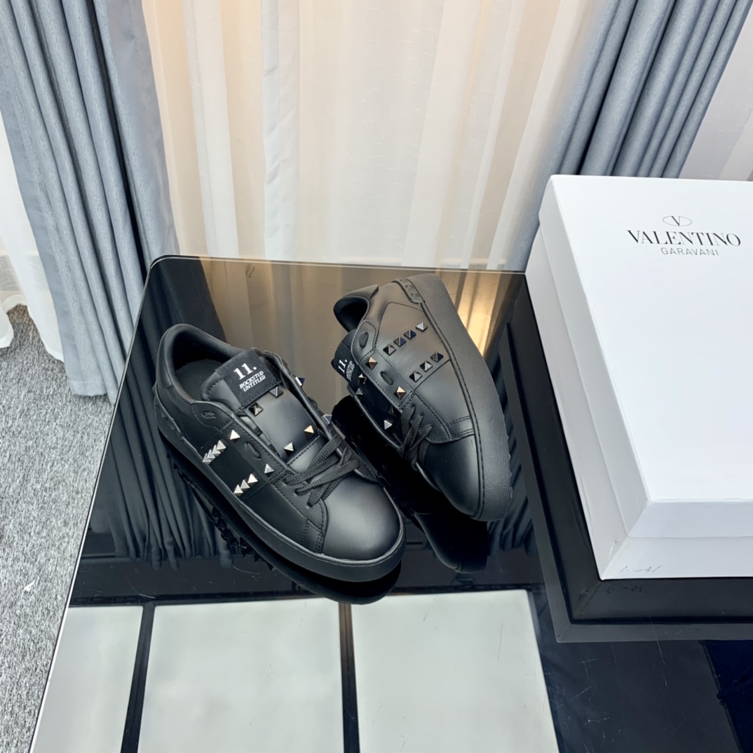 Va1e*ntin0 Sneaker Black