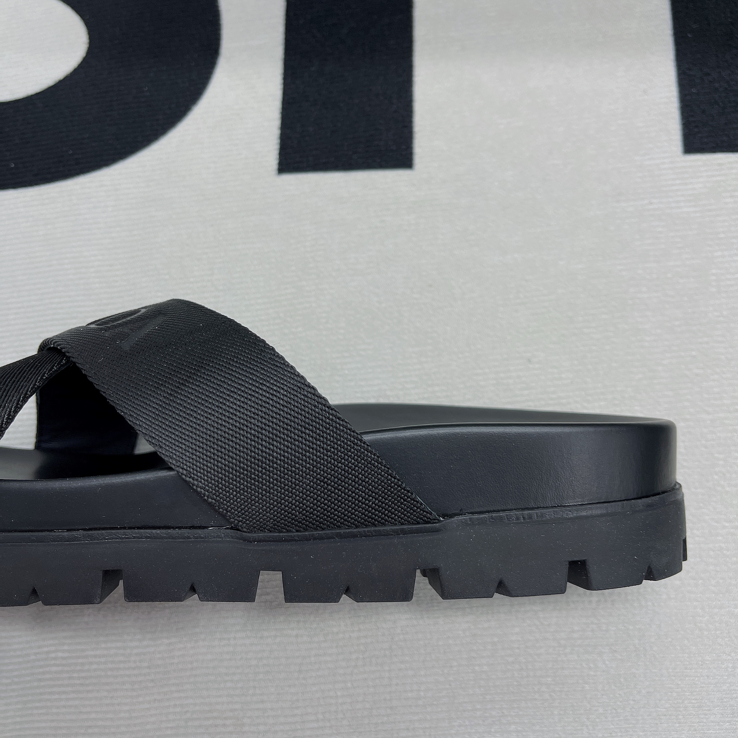 Pra*a Slippers