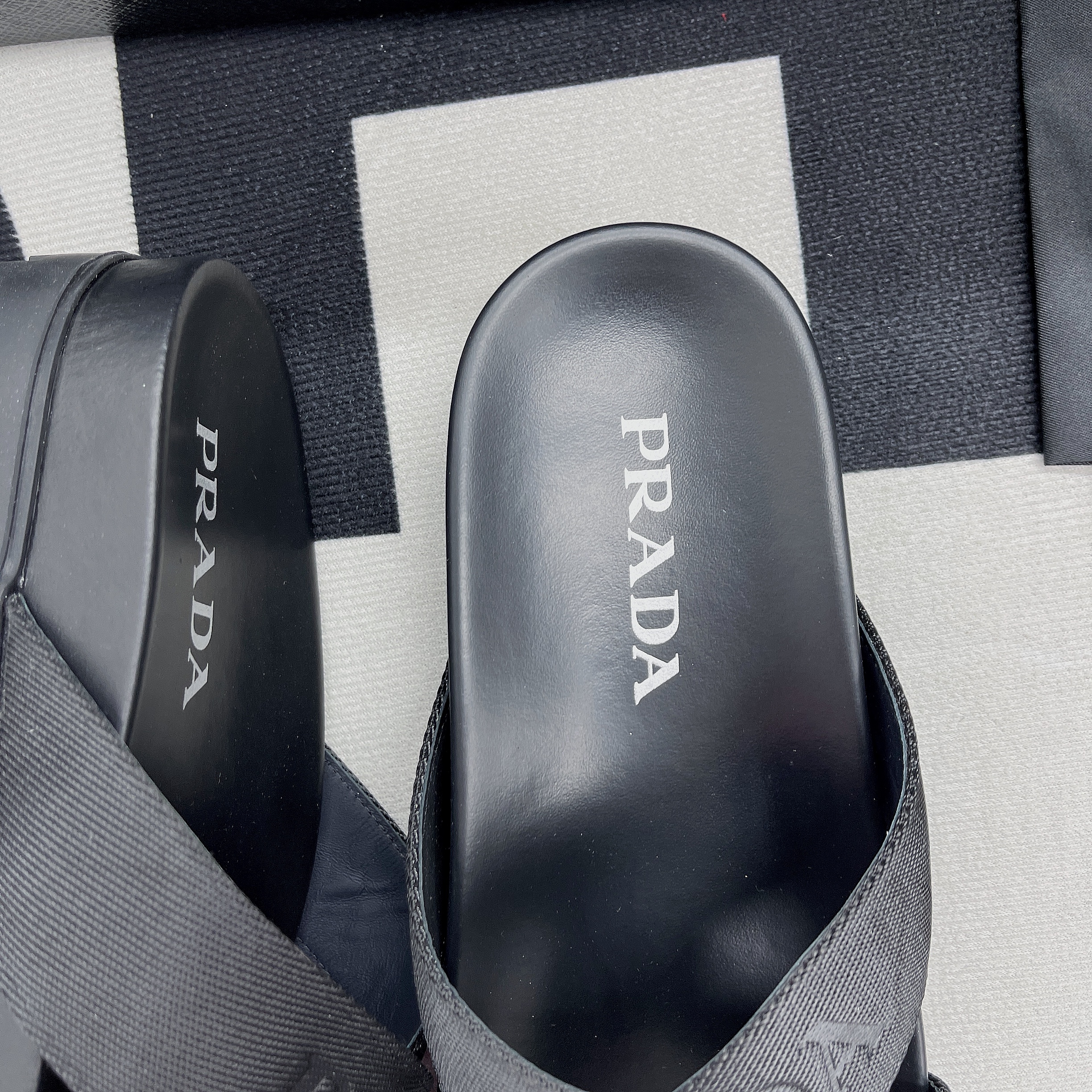 Pra*a Slippers