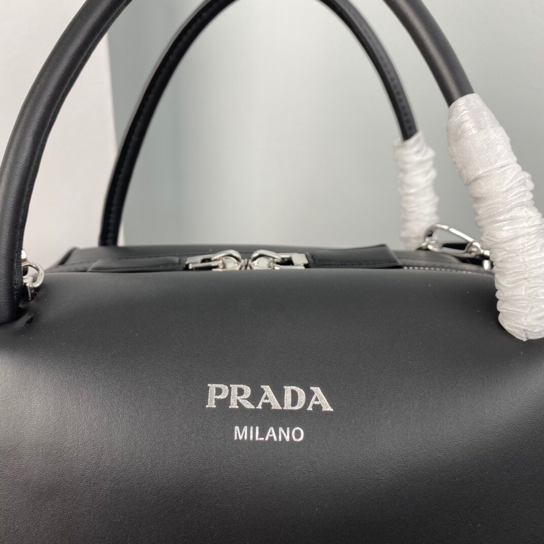 Pra*a Medium S*pernova Handbag