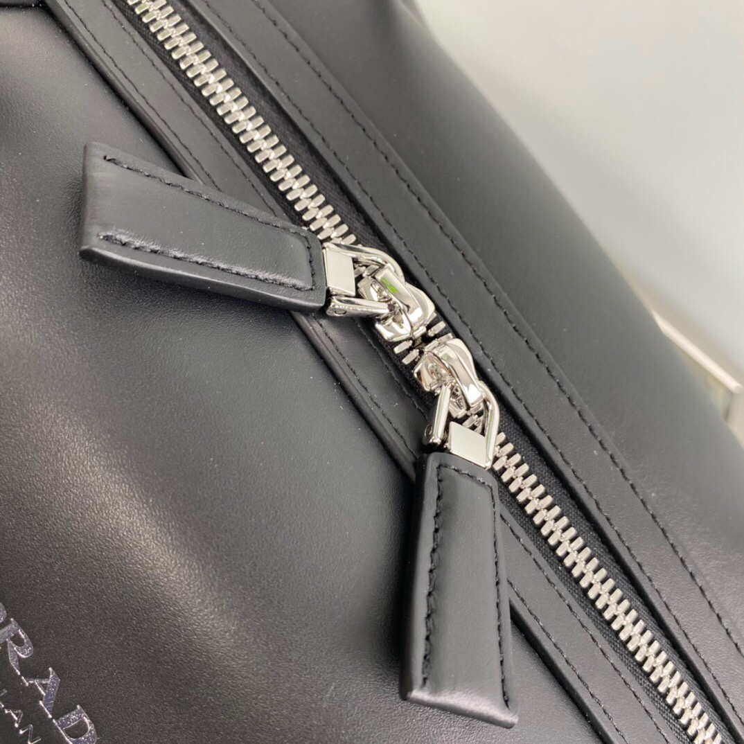 Pra*a Medium S*pernova Handbag