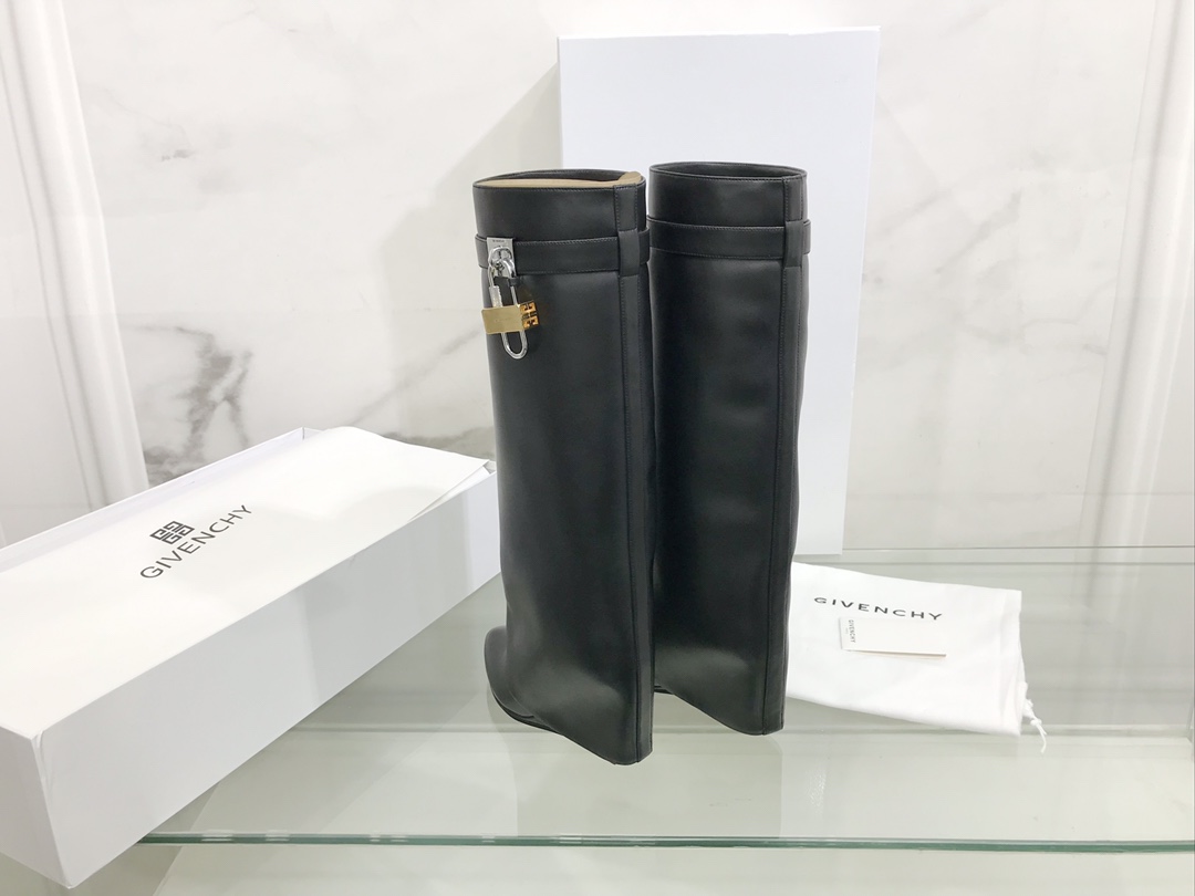 Givenchy Shark Lock ankle boots in black calfskin leather