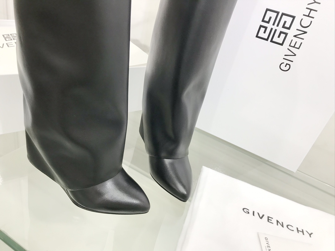 Givenchy Shark Lock ankle boots in black calfskin leather