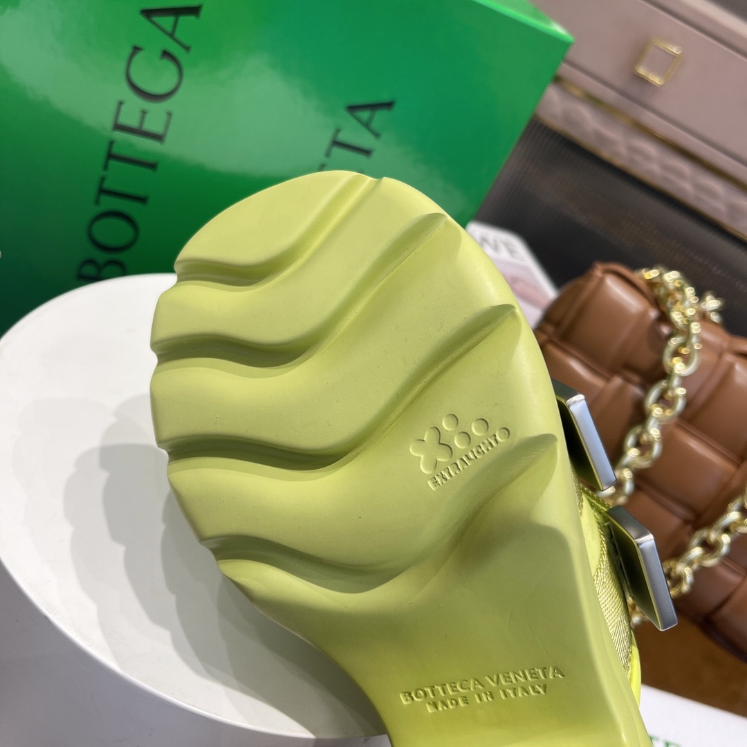 B0tt*ga Ven*ta Sandals Green