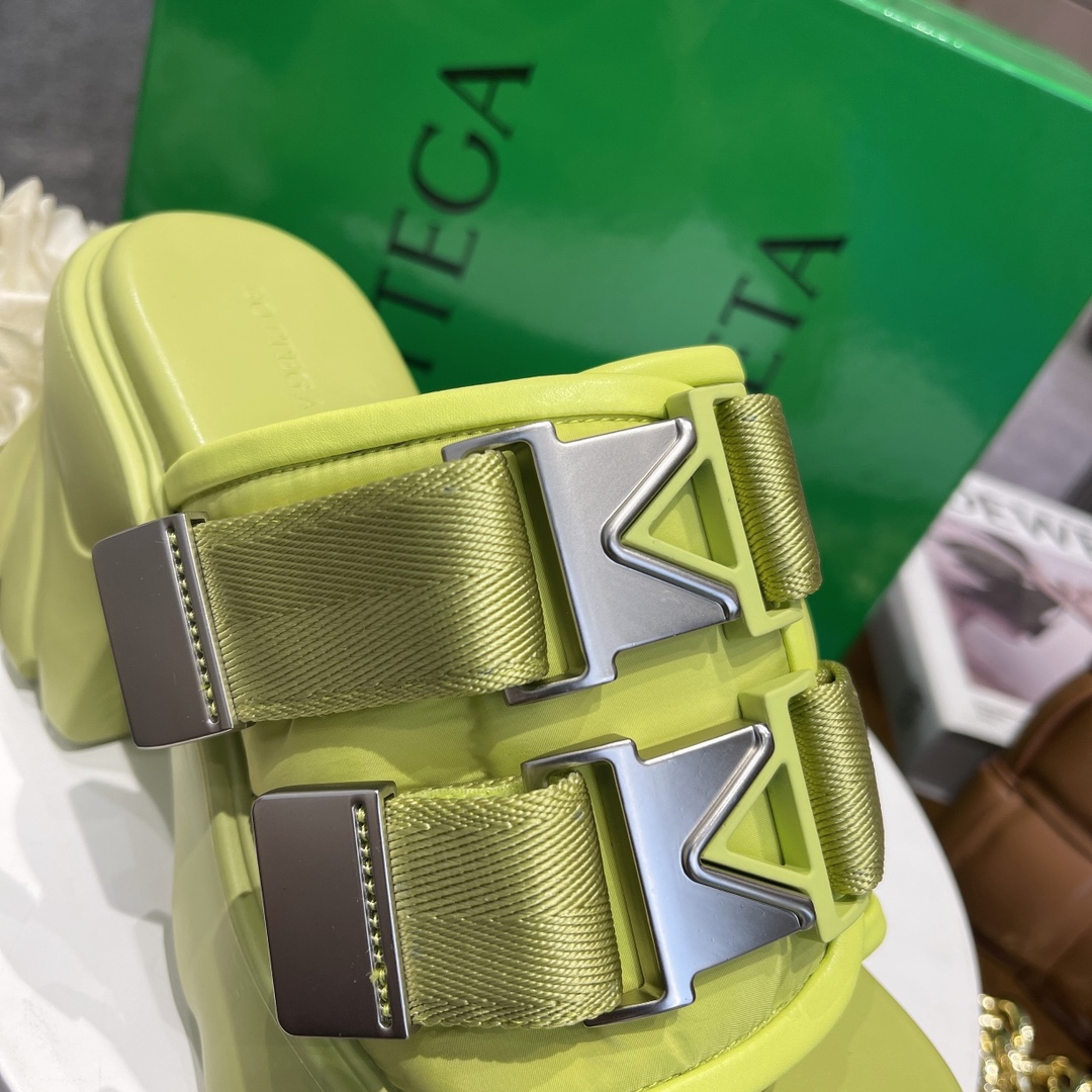 B0tt*ga Ven*ta Sandals Green