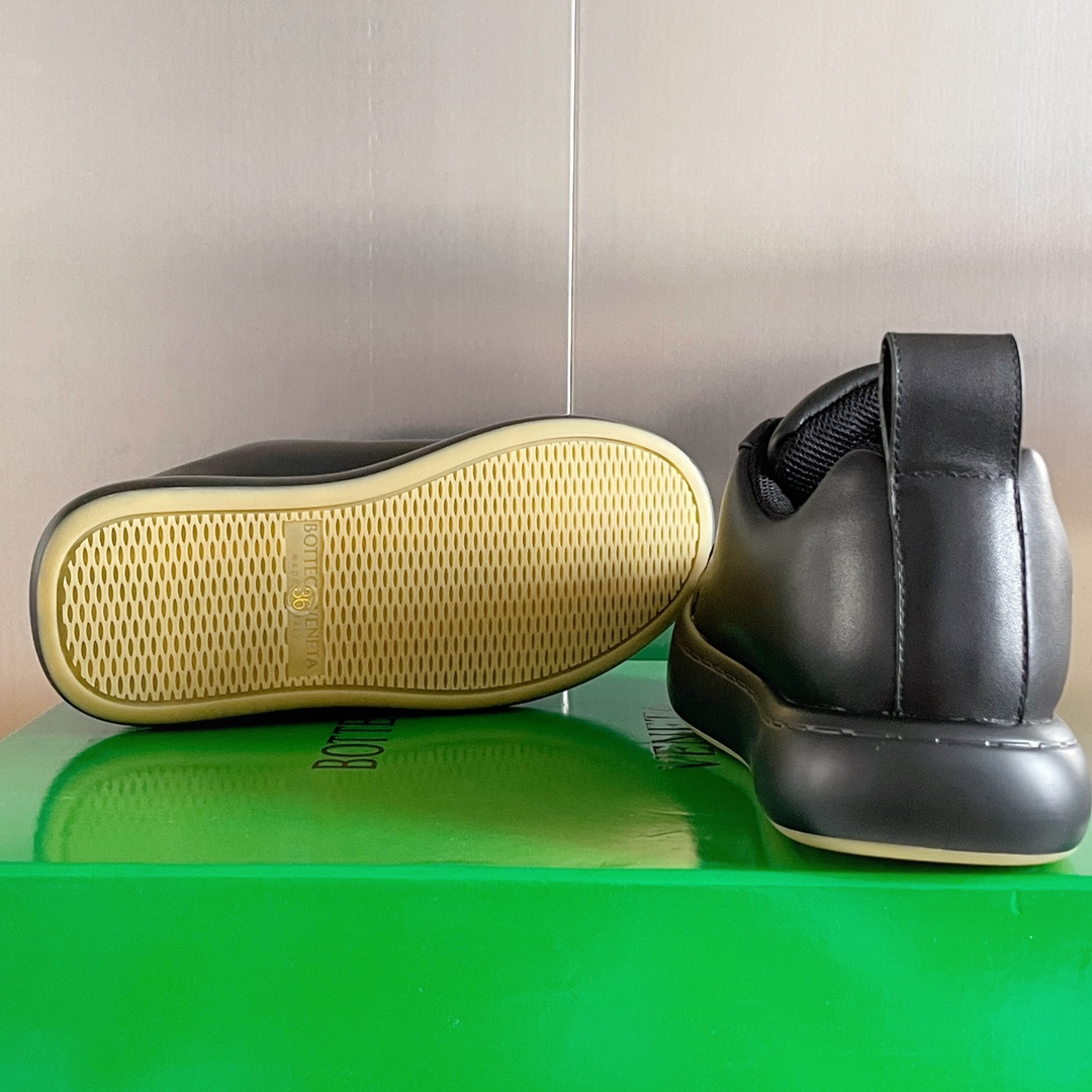 B0tt*ga Ven*ta Sneaker Black