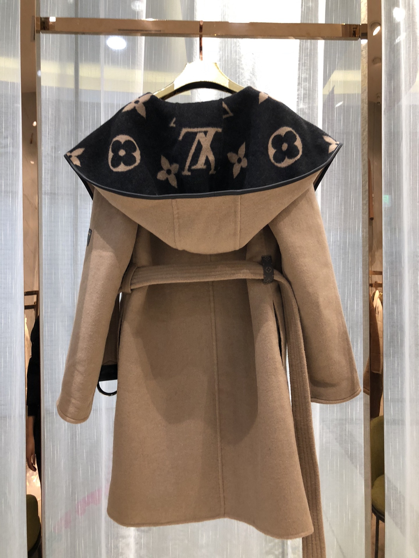 L0vis Vvtt0n Coat