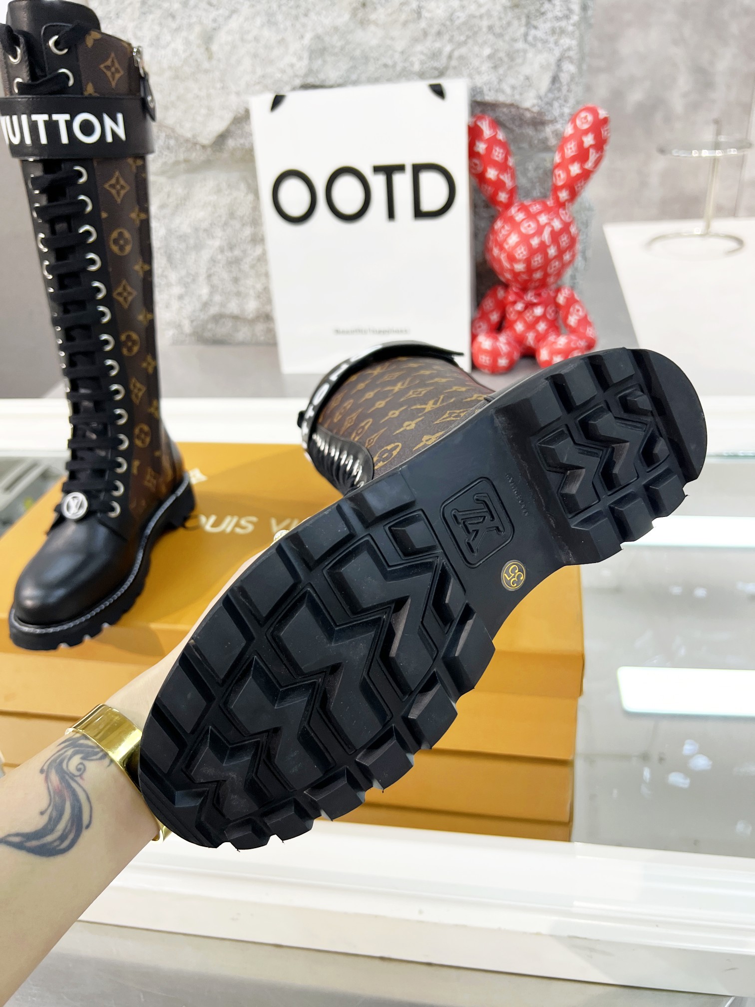 L0vis Vvtt0n Boots Monogram 
