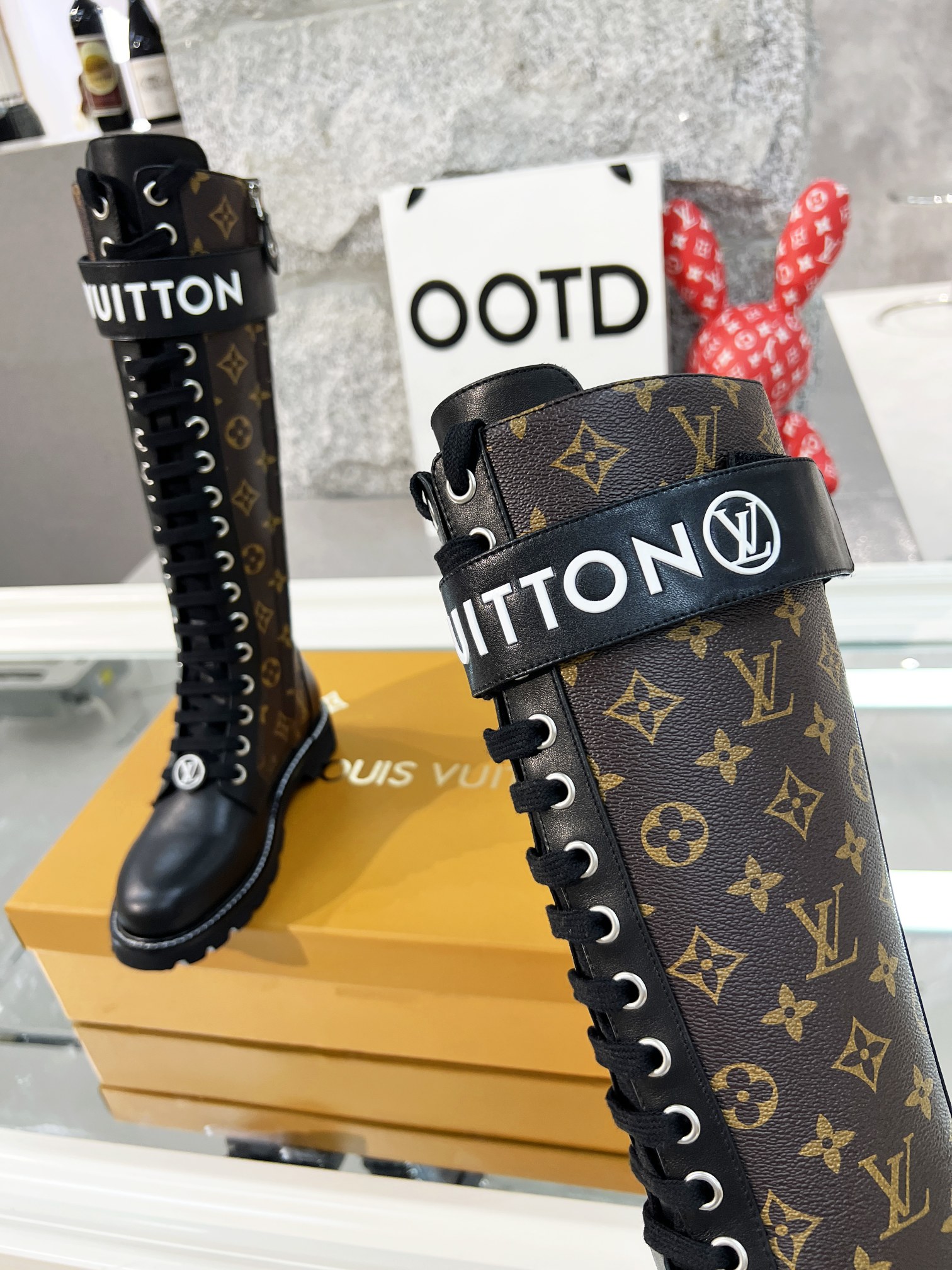 L0vis Vvtt0n Boots Monogram 