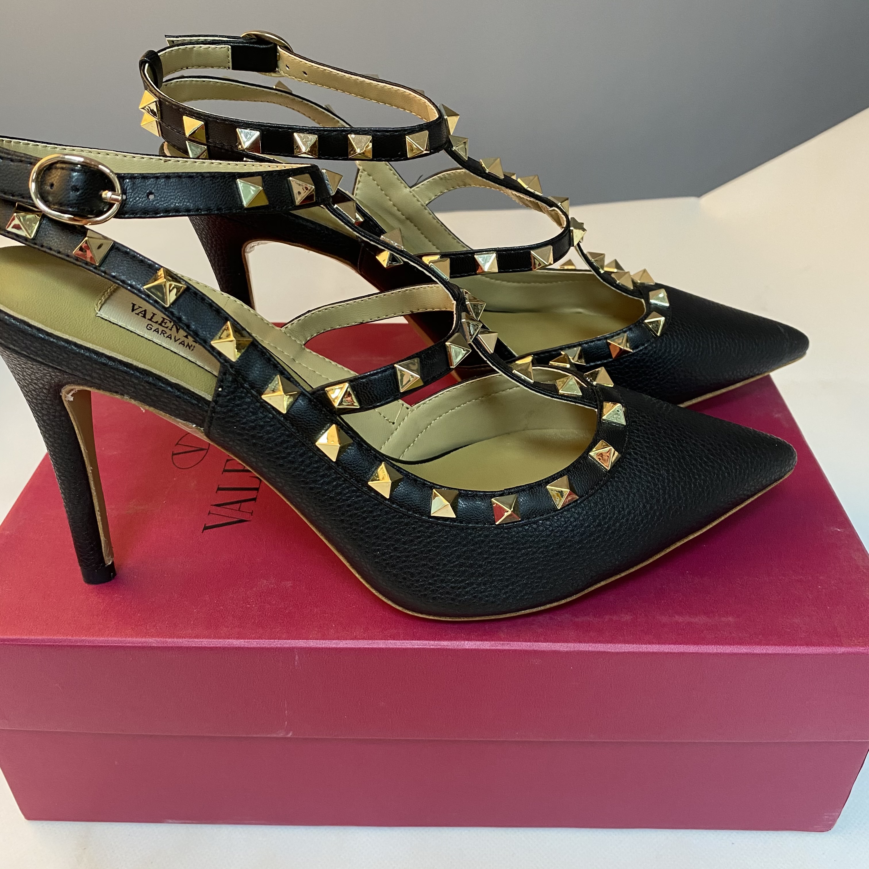 Va1e*ntin0 High Heel Black Grained Leather