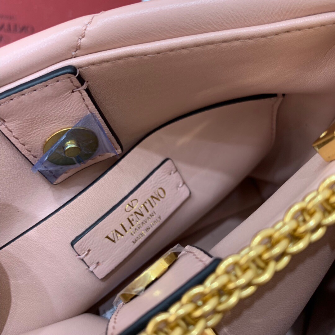 Va1e*ntin0 Garavani Roman Stud Bag 