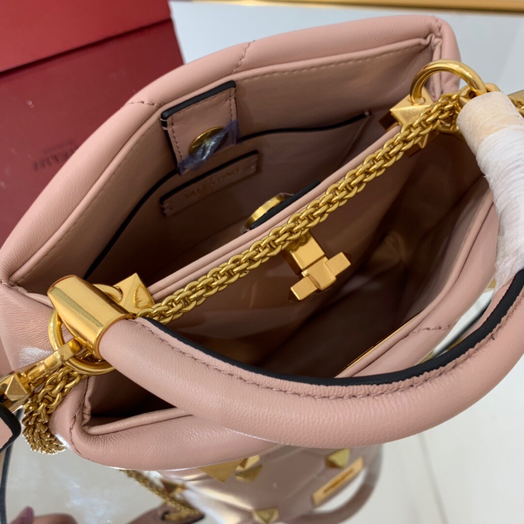 Va1e*ntin0 Garavani Roman Stud Bag 