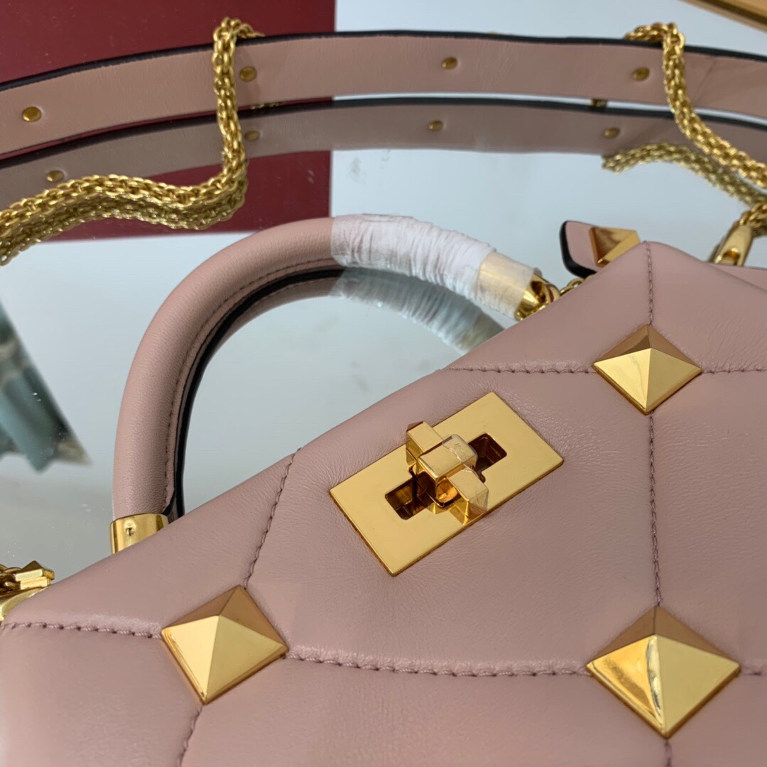 Va1e*ntin0 Garavani Roman Stud Bag 