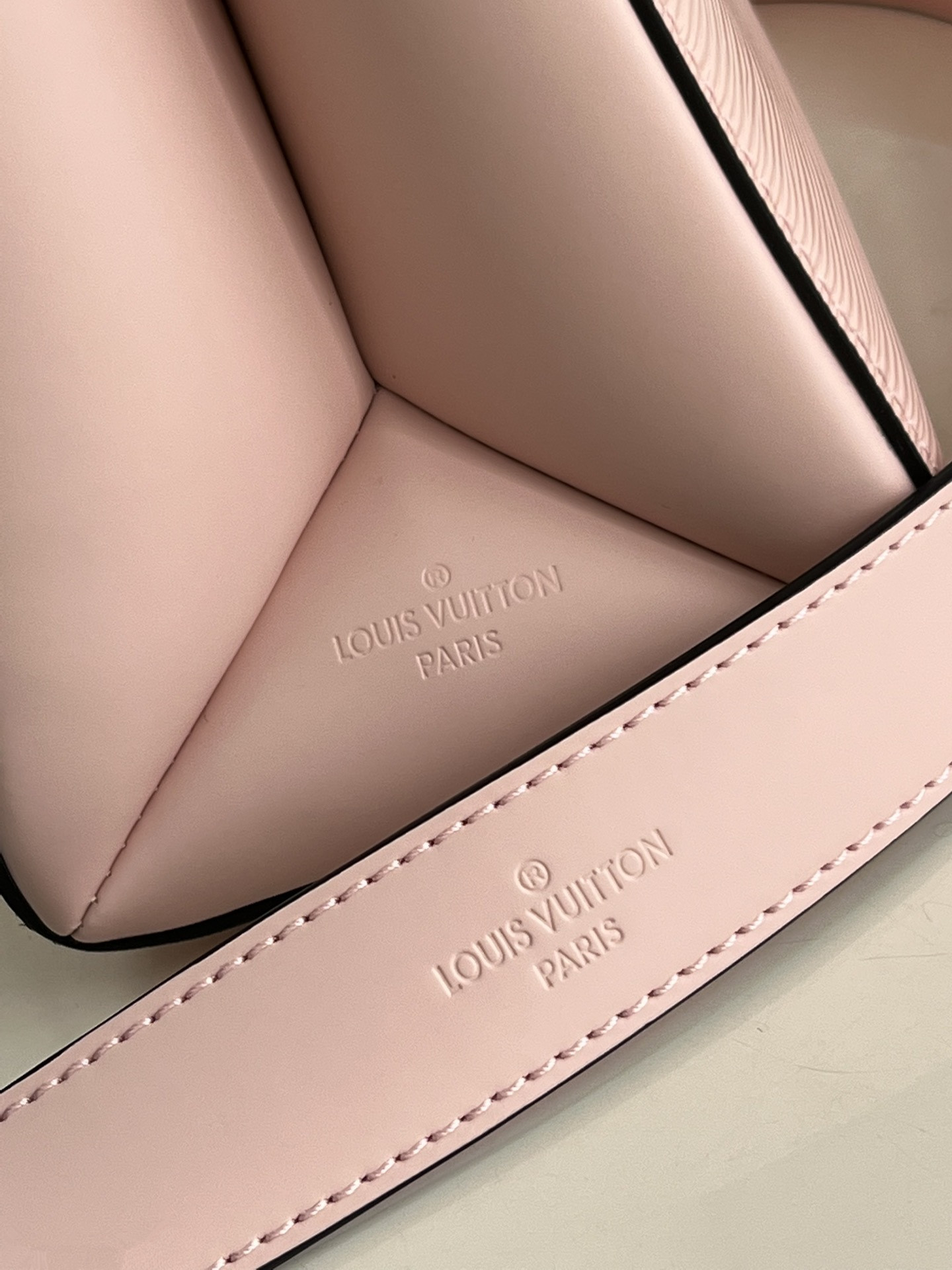 L0vis Vvtt0n Grenelle M53695 Pink 
