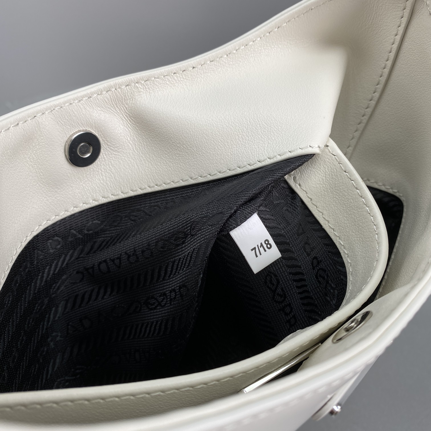 Pra*a Cleo Bag White 