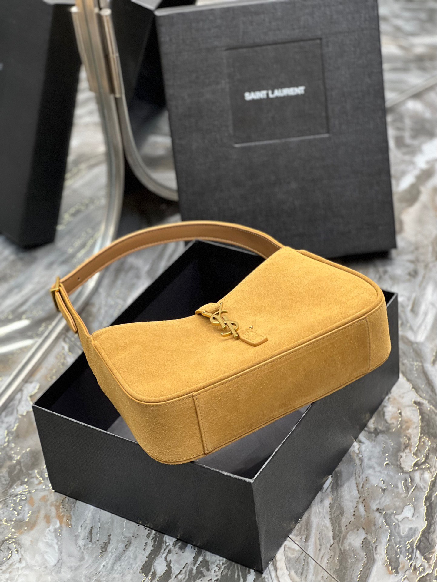 Y51 LE5A7 Hobo Vintage Bag