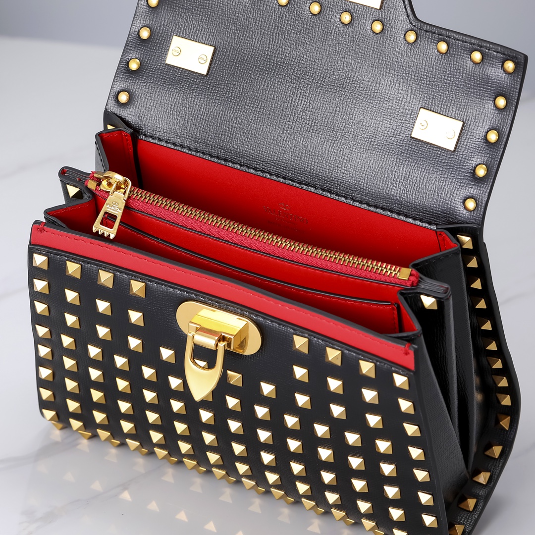 Va1e*ntin0 Garavani Rockstud Alcove bag Black 02