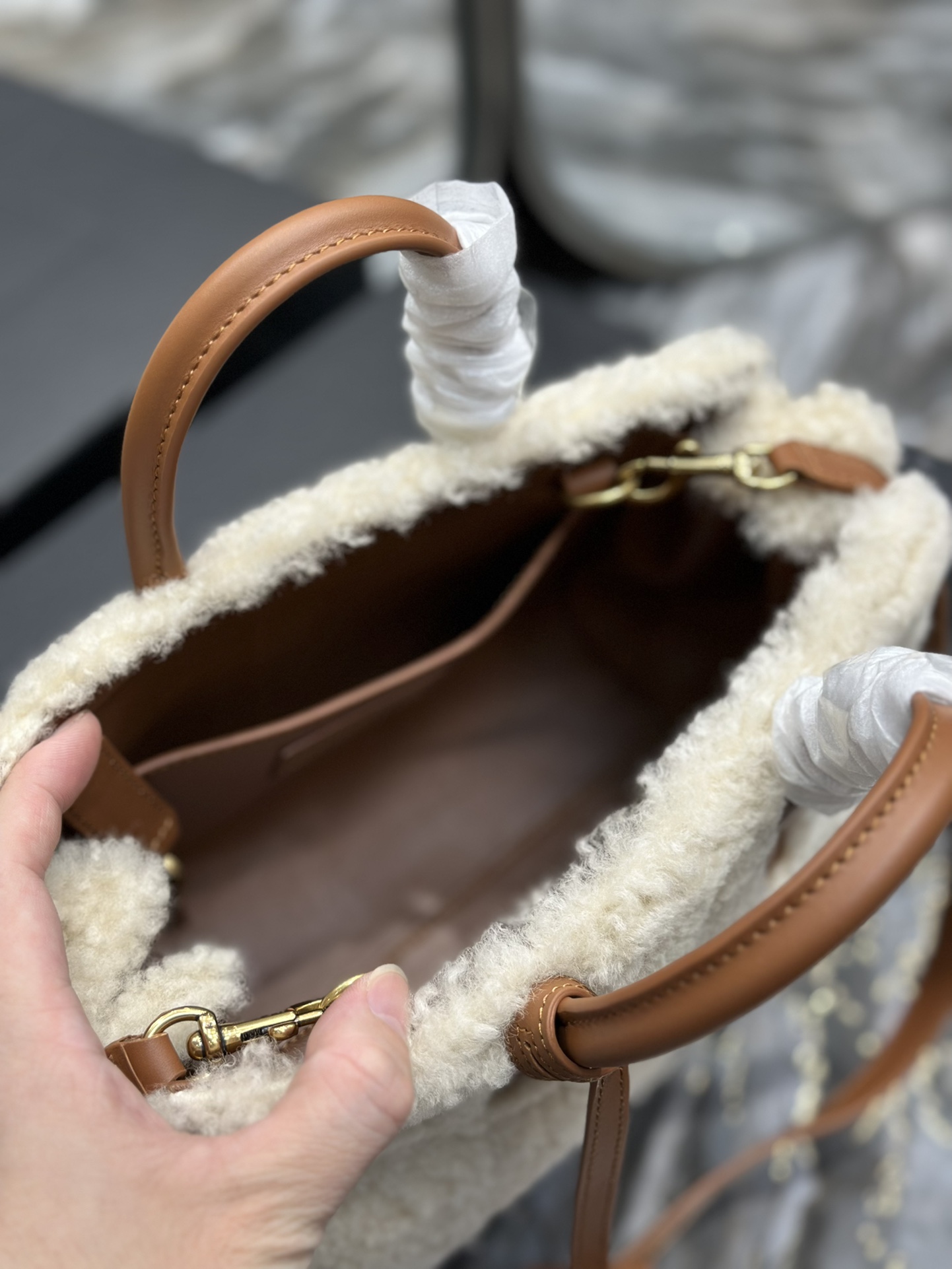 Y51 Sac De Jour Handbag 22cm