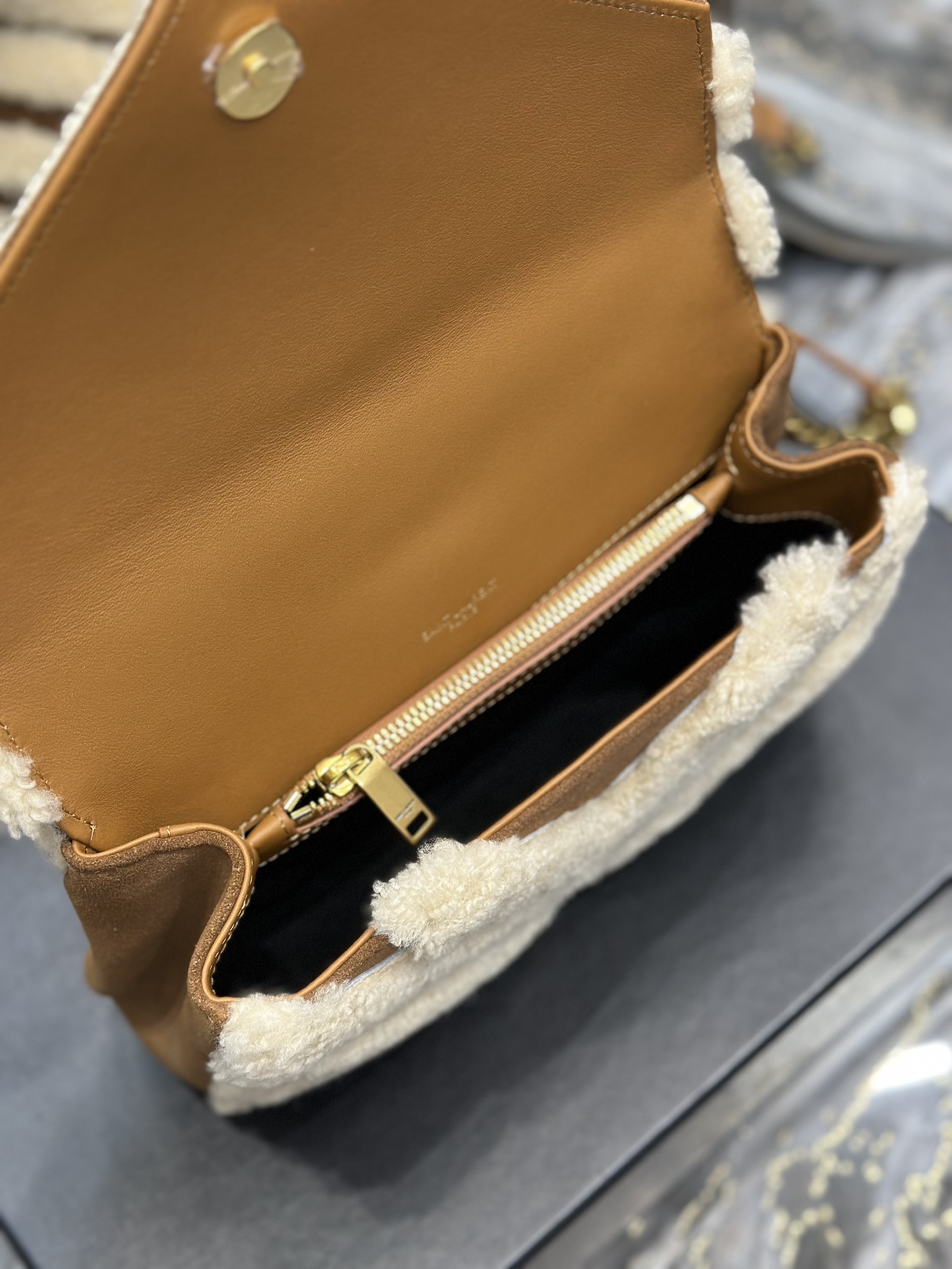 Y51 LouLou shoulder Bag 24CM 02