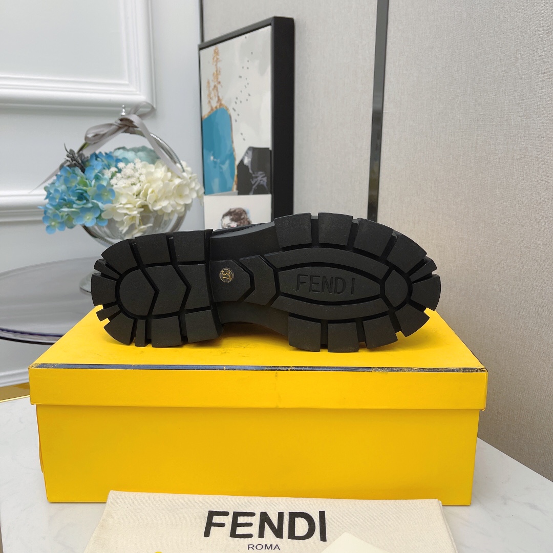 F**di Boots 5cm 03