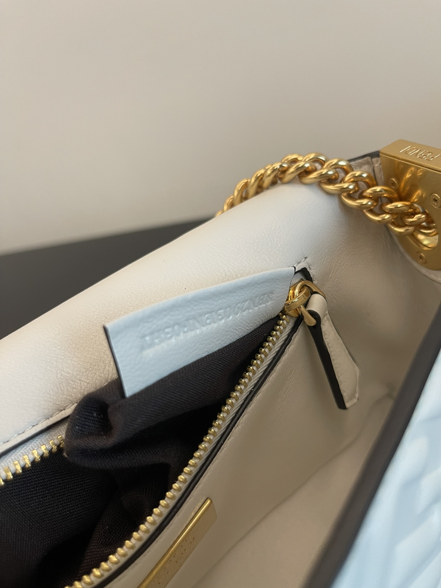 Bagsaaa F**di Baguette Chain Midi White nappa leather bag - 24x7x14.5 cm