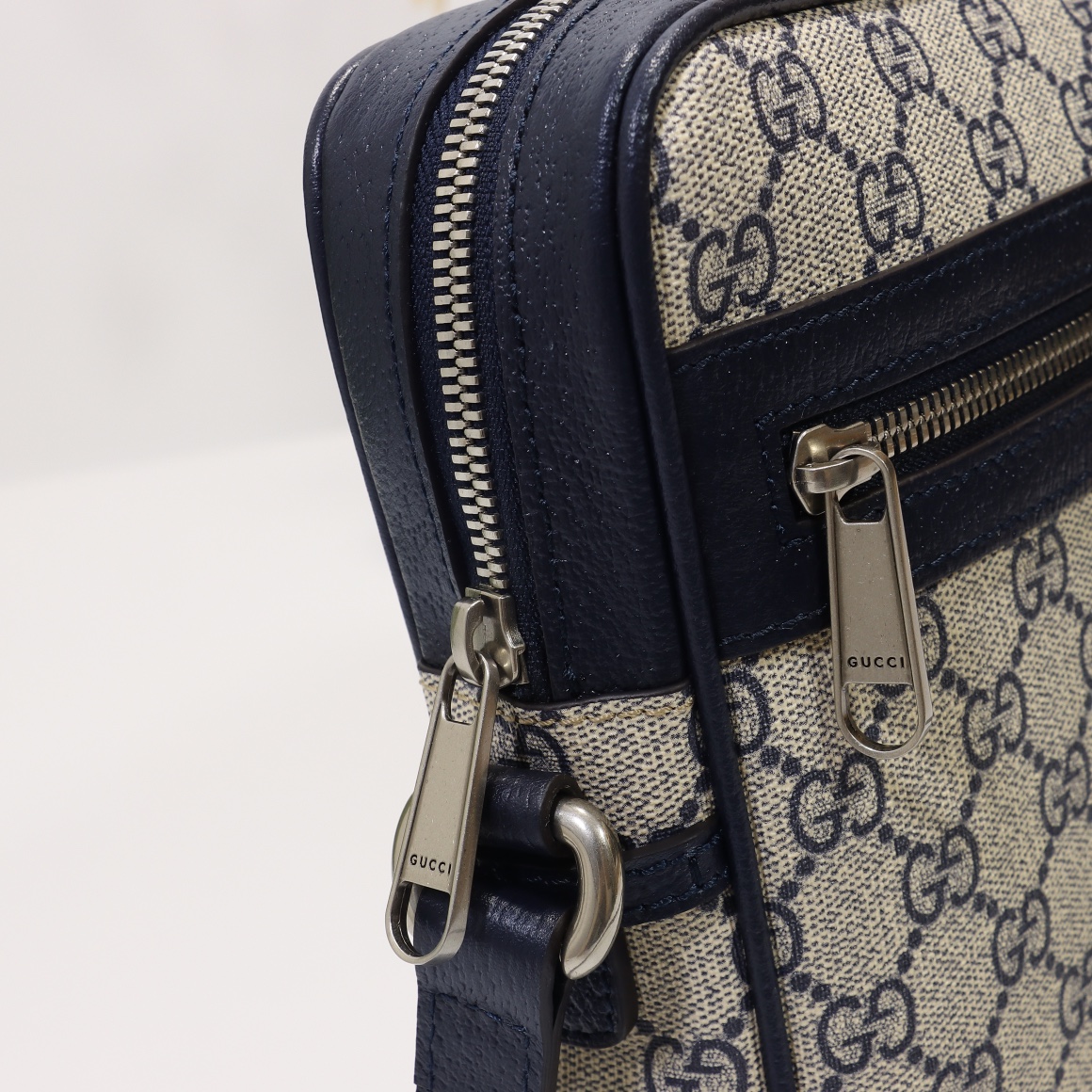 Gvc*1 Shoulder Bag 23cm