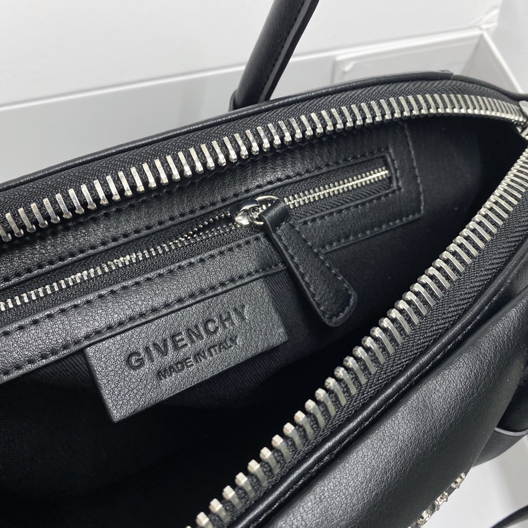 Givenchy Antigona Hanbag Black