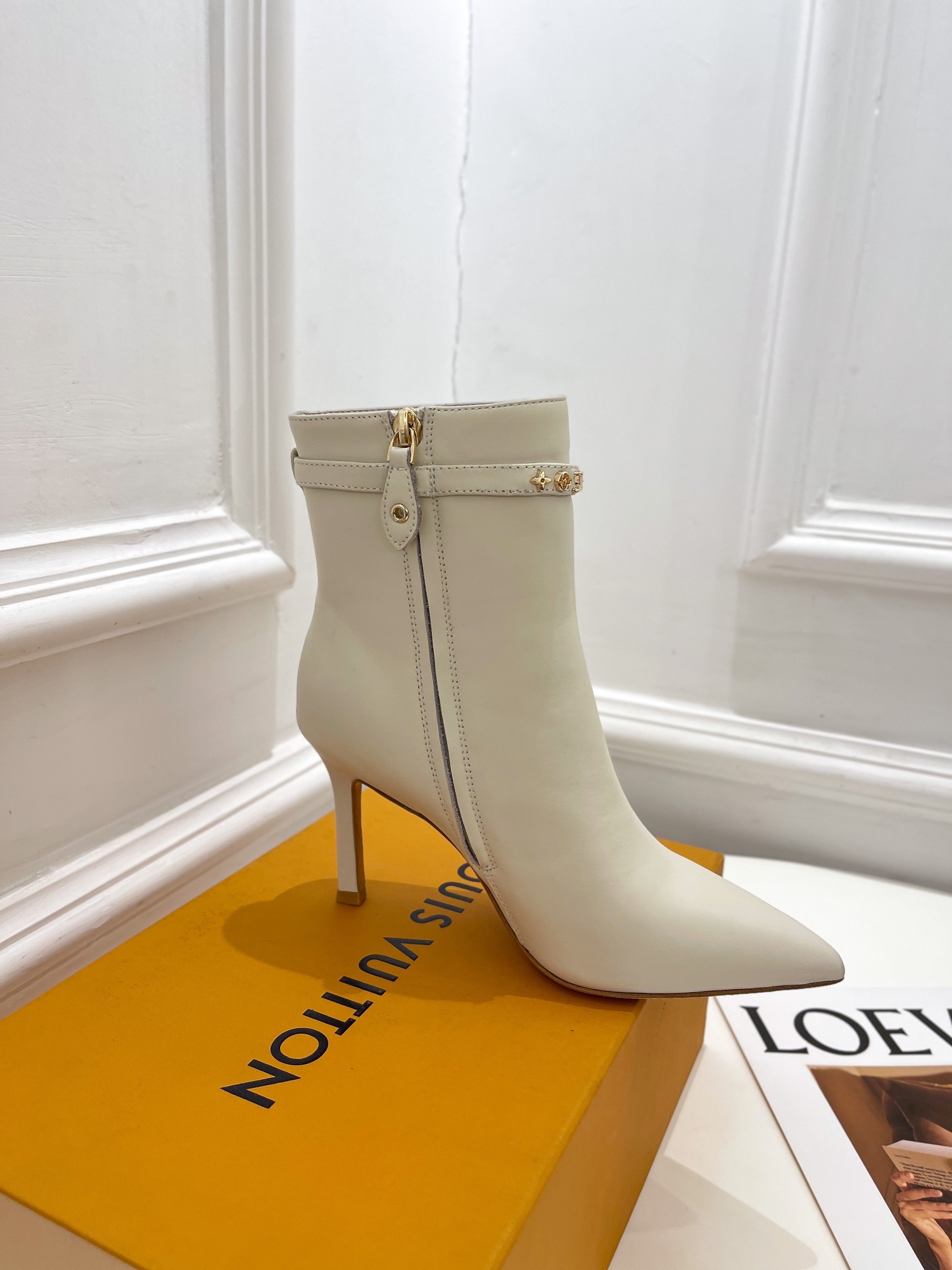 L0vis Vvtt0n Heel 8.5CM White