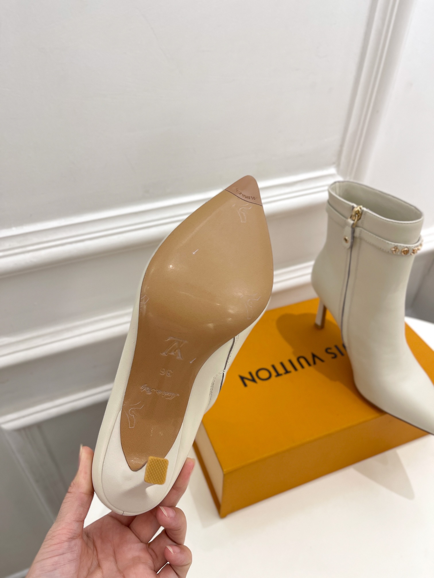 L0vis Vvtt0n Heel 8.5CM White
