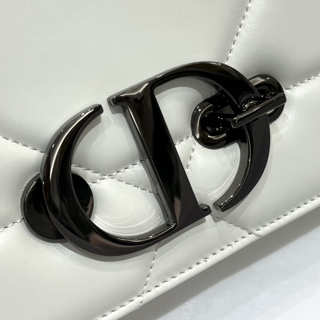 D10r Montaigne Bag White