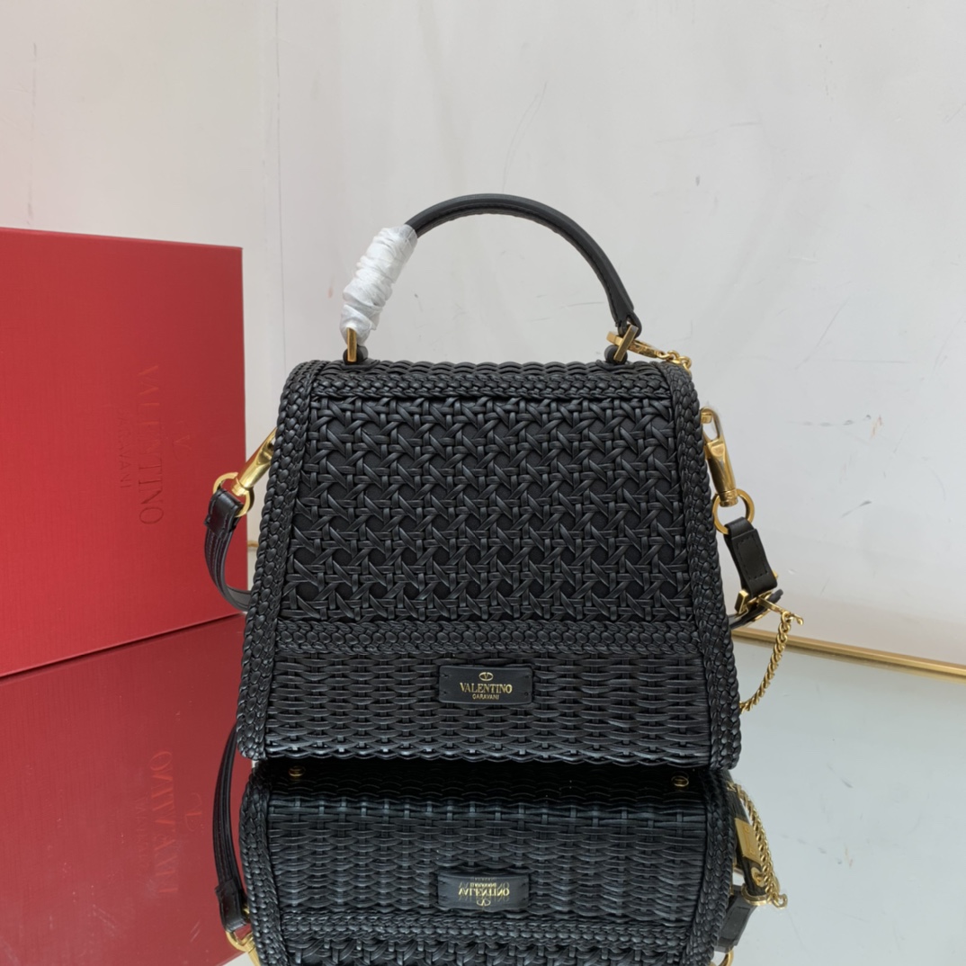 Va1e*ntin0 Garavani Black Small VSling Tote Bag 22cm