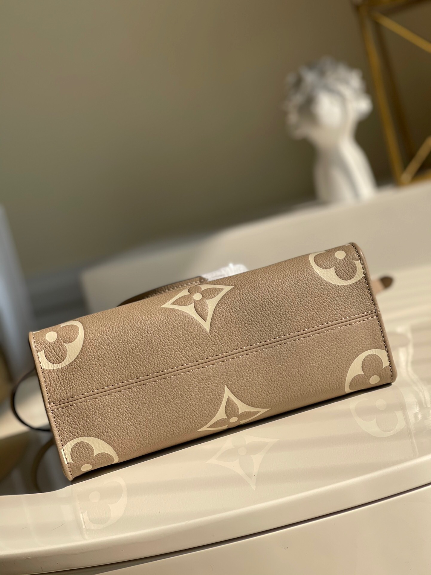Bagsaaa L0vis Vvtt0n M45779 OnTheGo PM Tote Bag Tourterelle Beige/Cream - 25 x 19 x 11.5 cm
