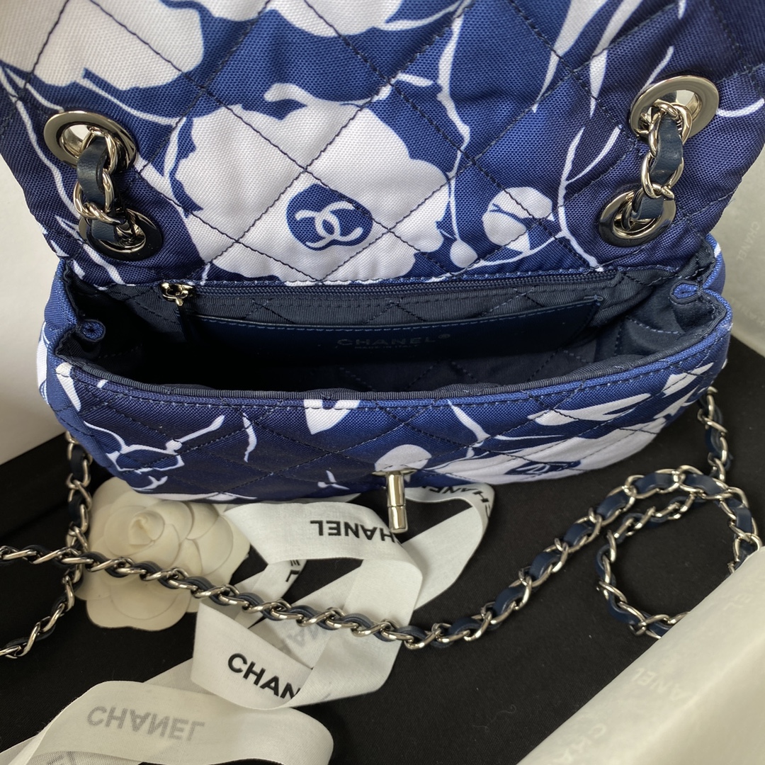 Ch**el Flap Bag Silver Hardware 20cm