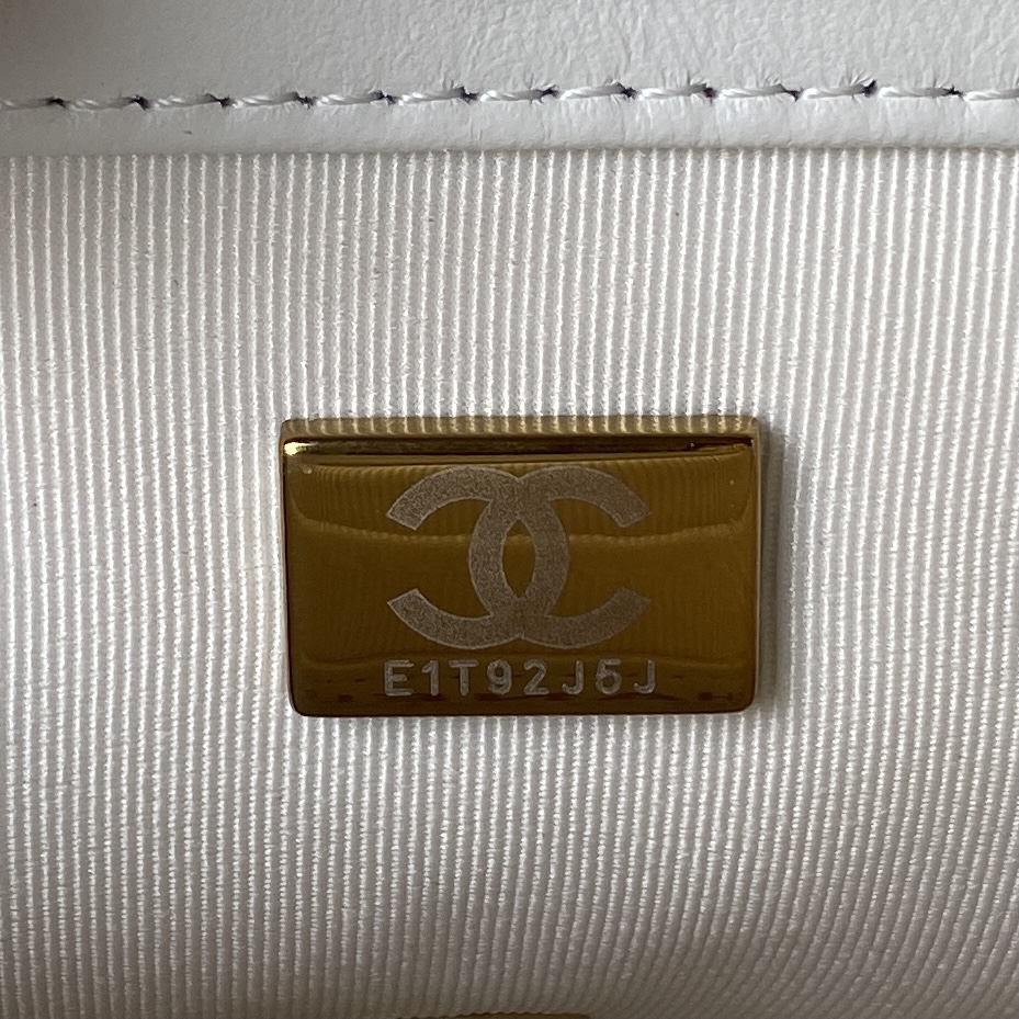 Ch**el Flap Bag White AS1160 17cm