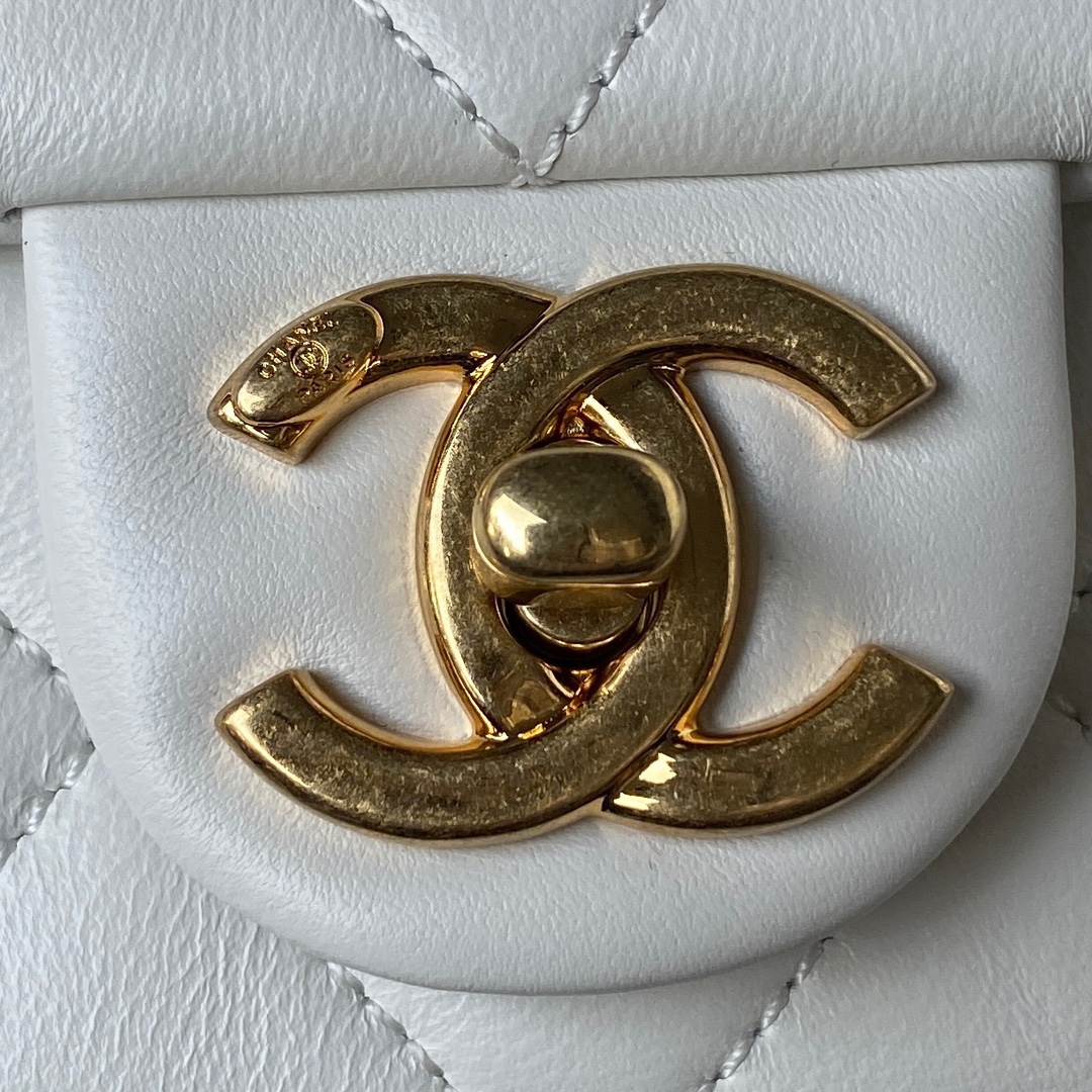 Ch**el Flap Bag White AS1160 17cm
