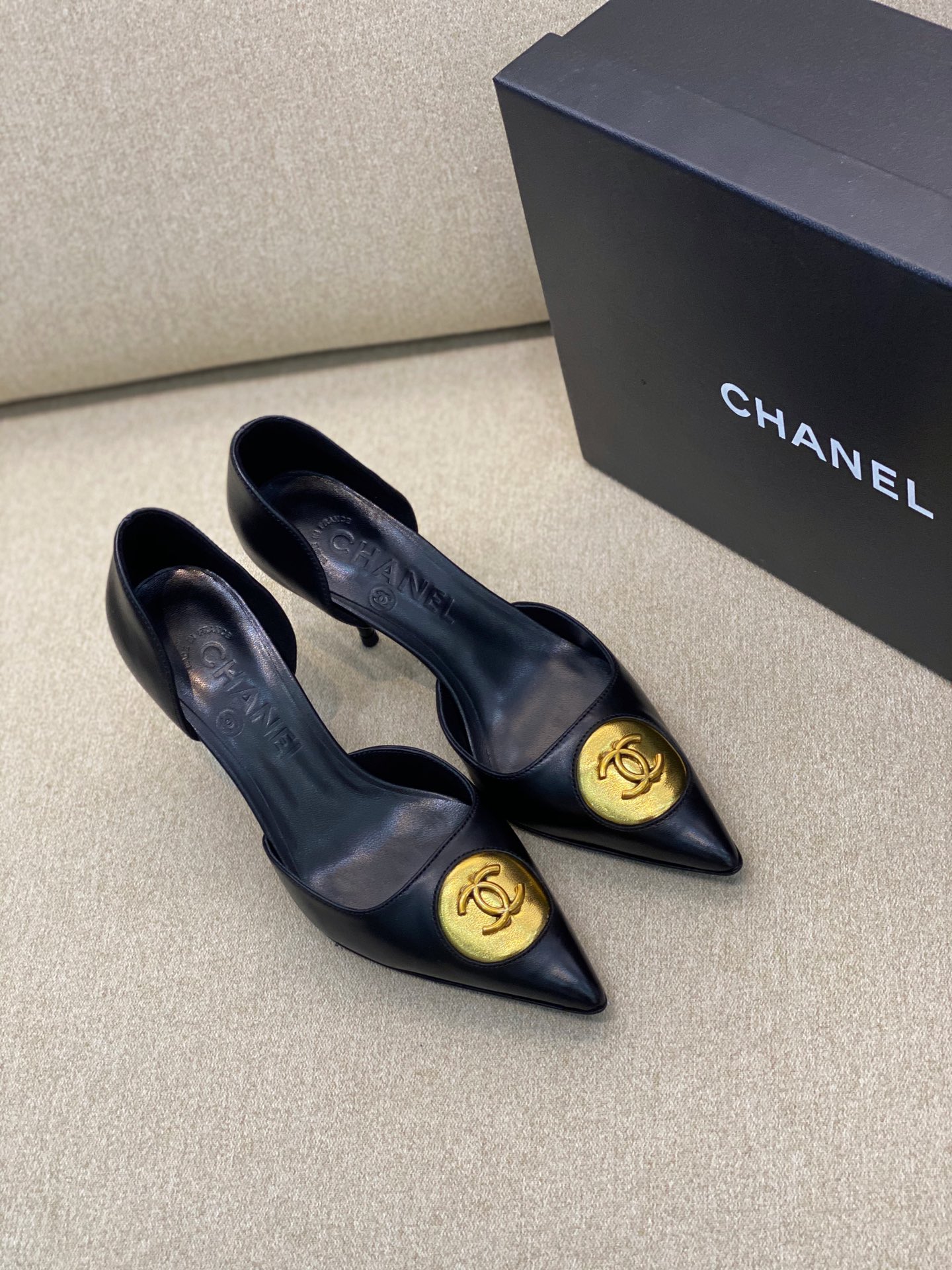 Ch**el Heels 