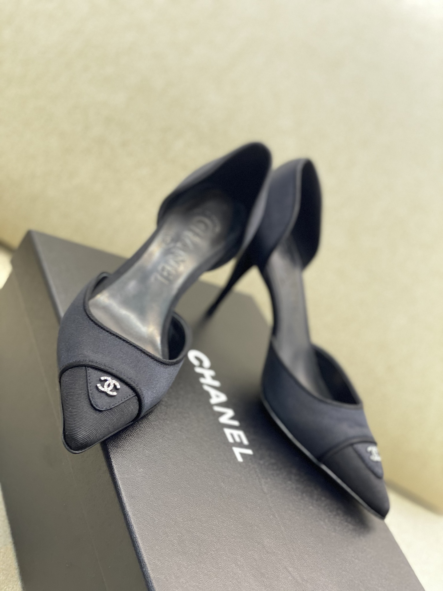 Ch**el Heels 02