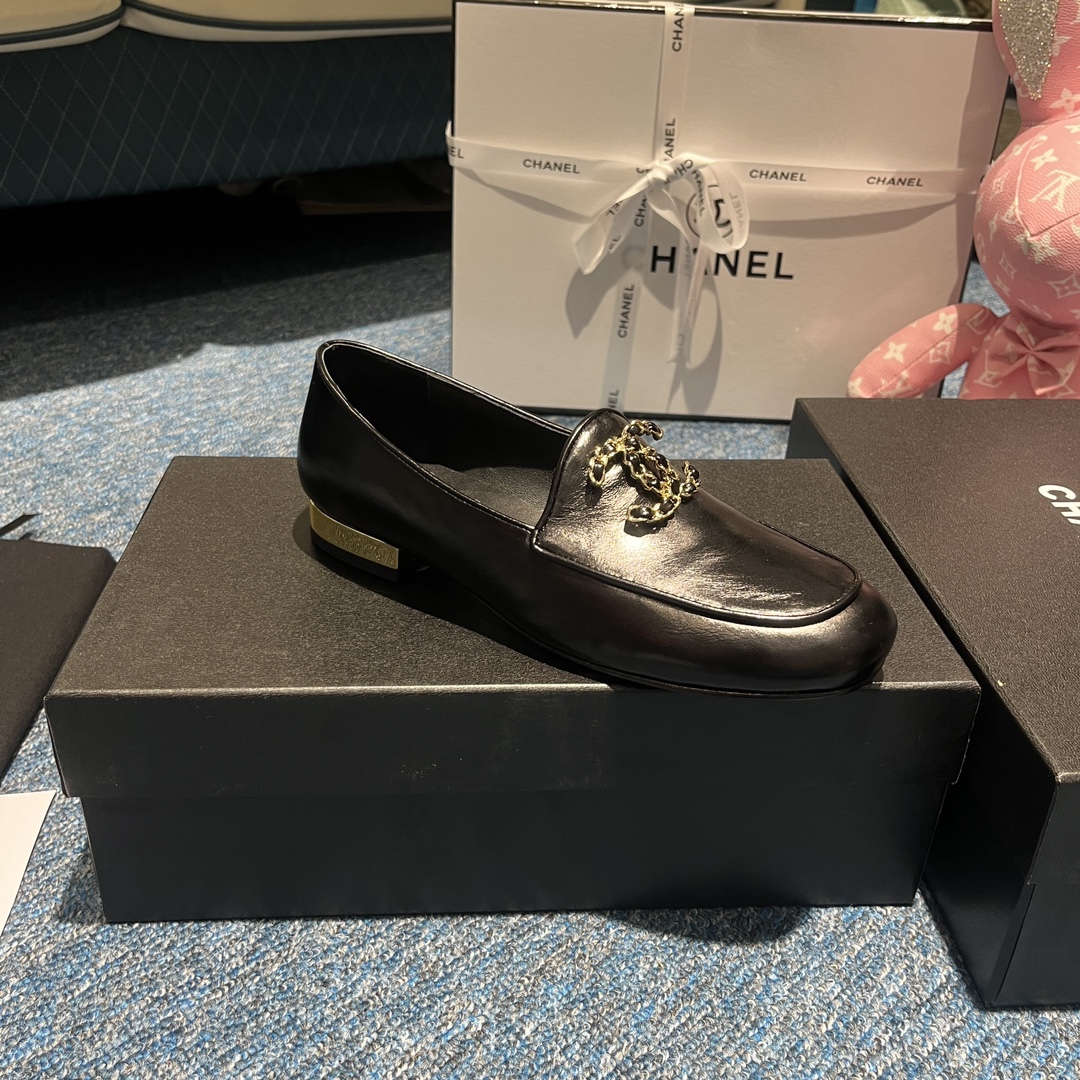 Ch**el Flat Black