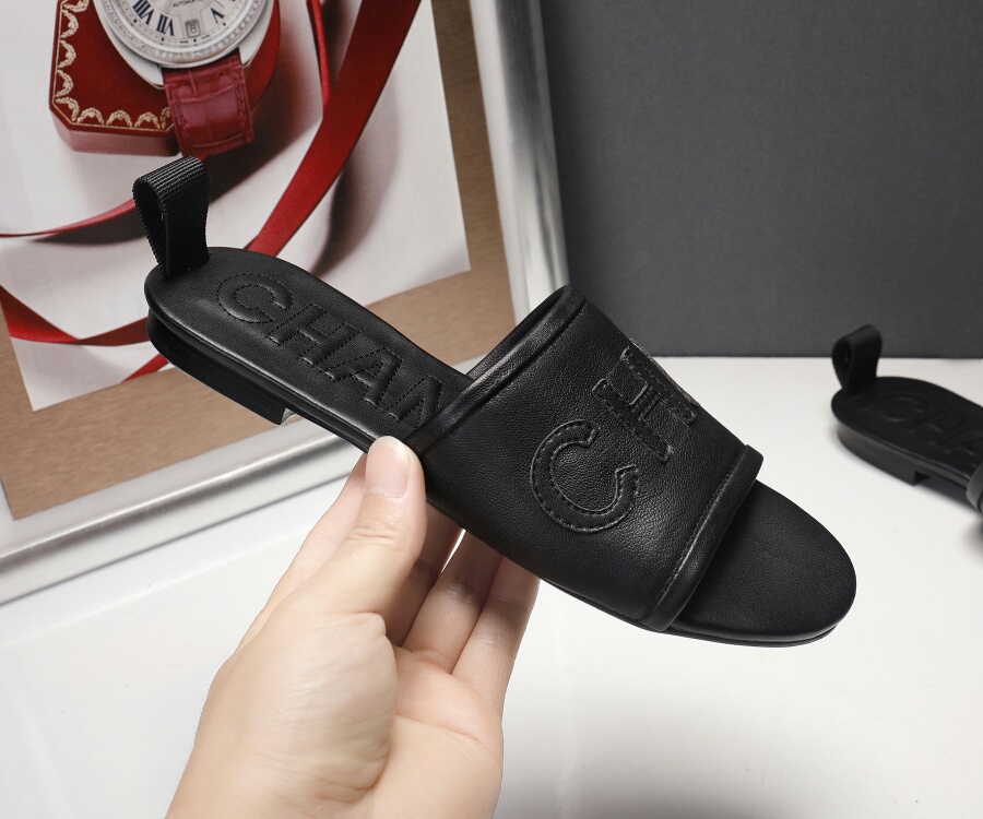 Ch**el Slippers Black
