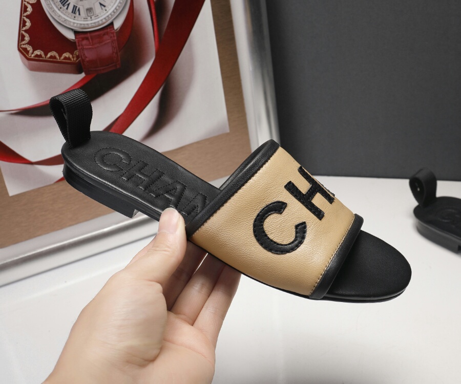 Ch**el Slippers 02