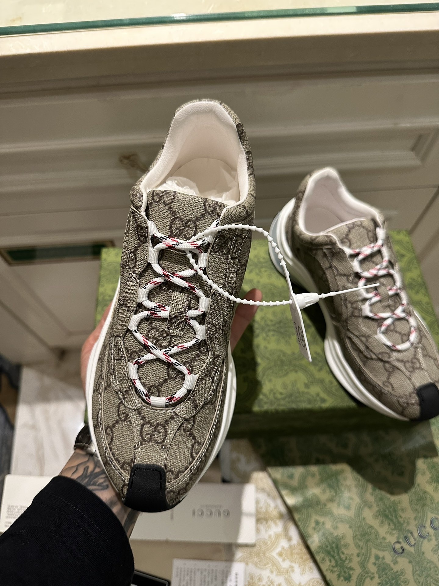 Gvc*1 Run Sneakers 02
