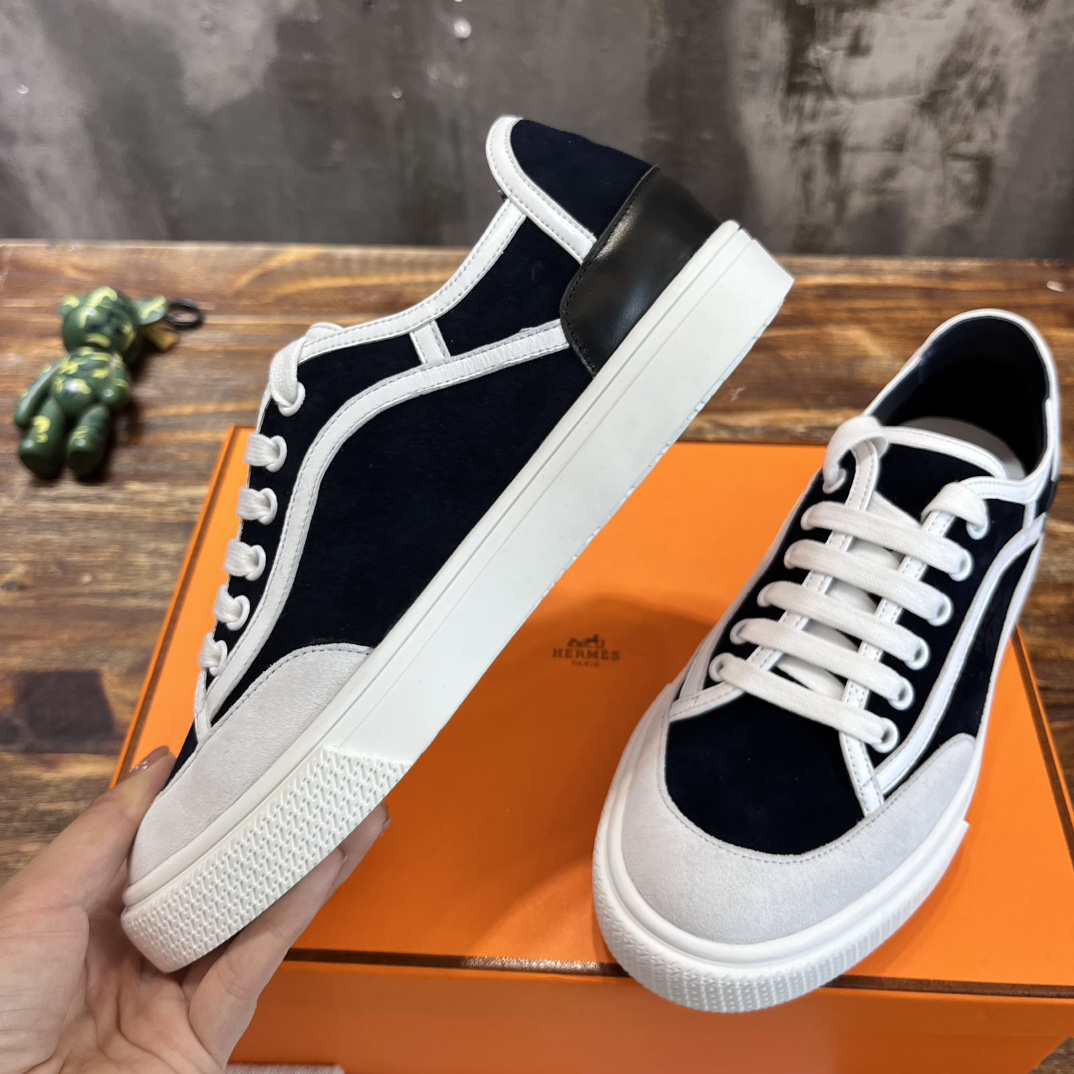 H**me5 Low-Top Sneakers