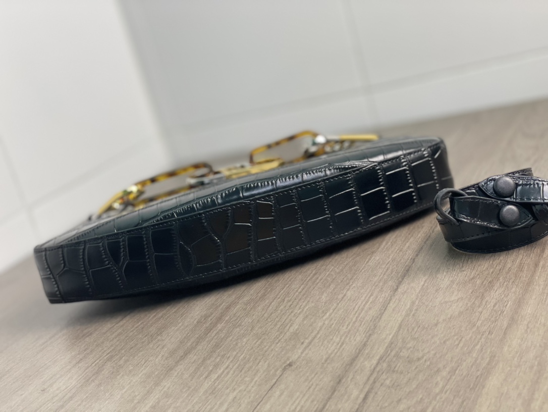 F**di O-Lock Swing Bags Black