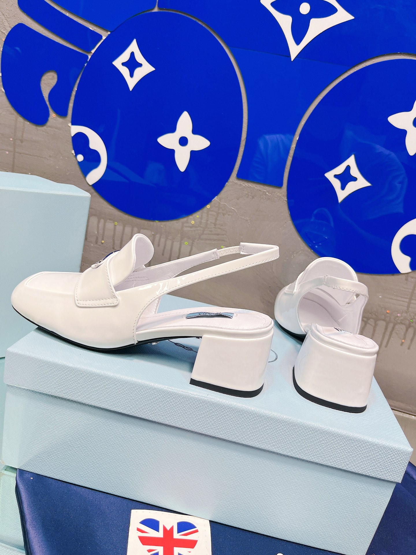 Pra*a Heels White