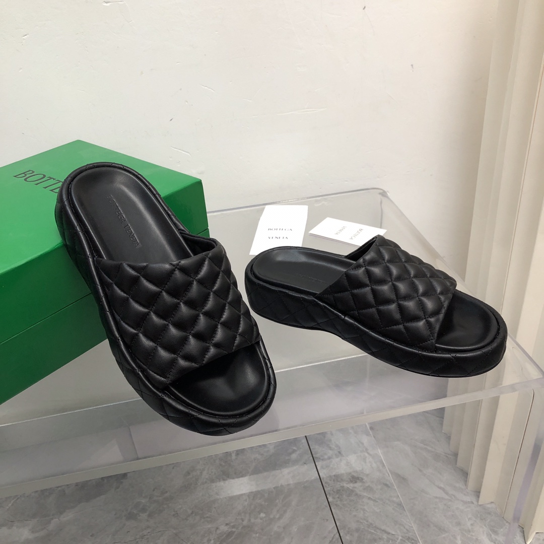 B0tt*ga Ven*ta Slippers Black