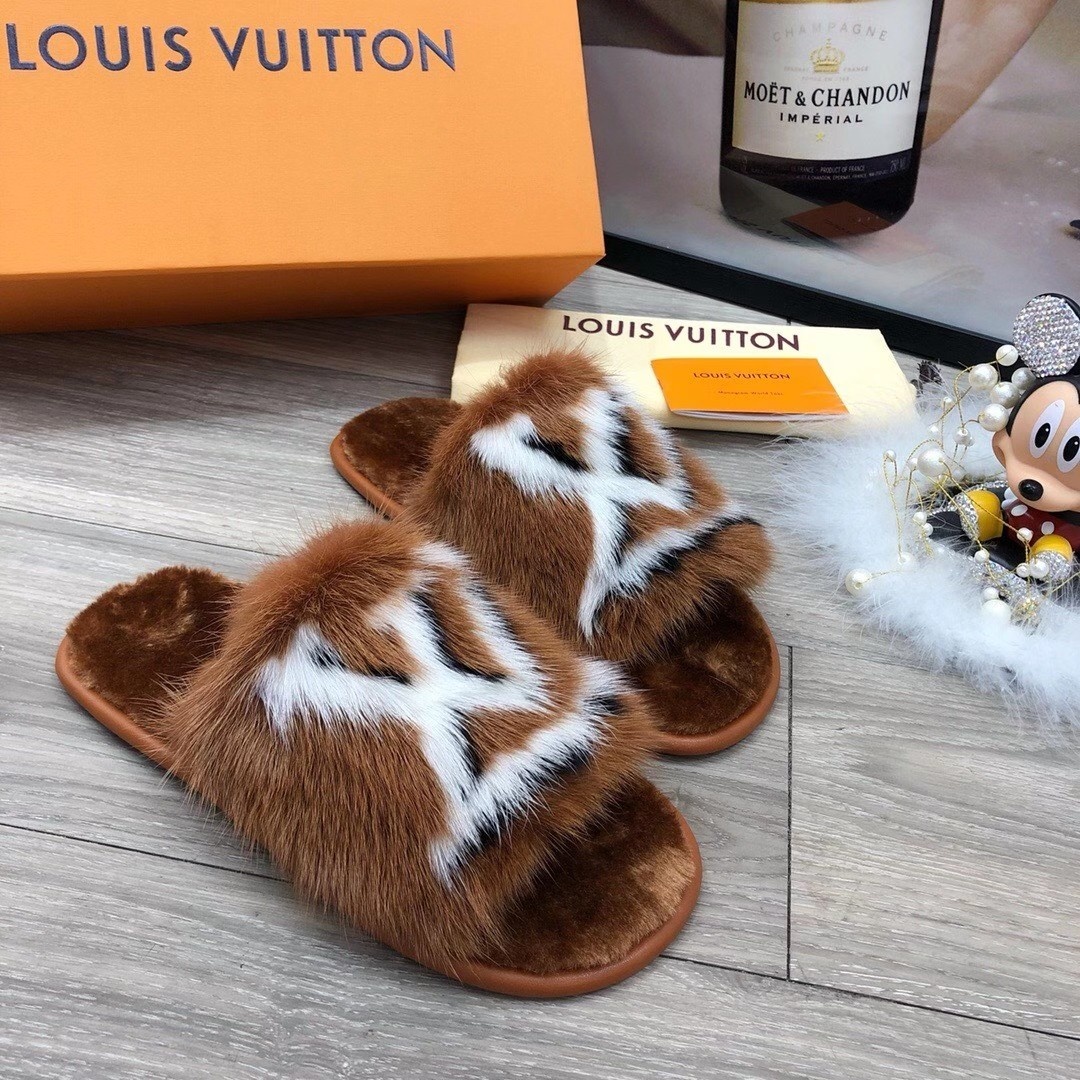 L0vis Vvtt0n Slippers 01