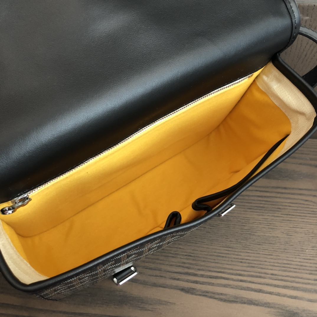 G09ard Shoulder Bag 121209A 28CM