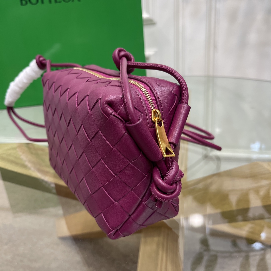 B0tt*ga Ven*ta Loop Bag 