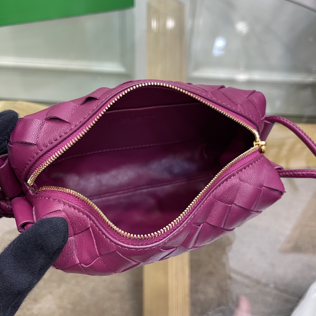 B0tt*ga Ven*ta Loop Bag 