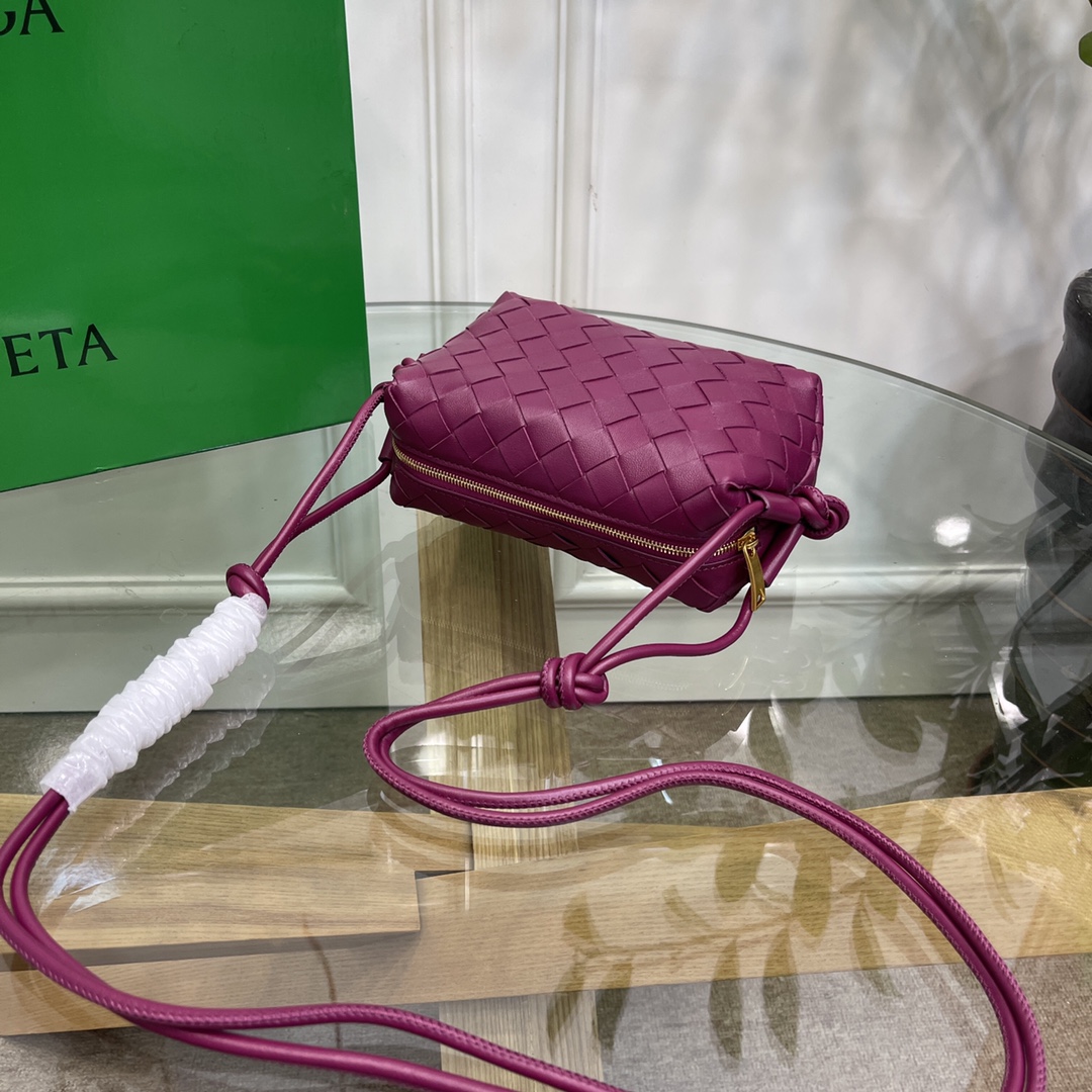 B0tt*ga Ven*ta Loop Bag 